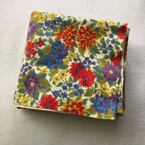 Flower Home Decor Fabric 42" W x 95" Long - Picture 2 of 4